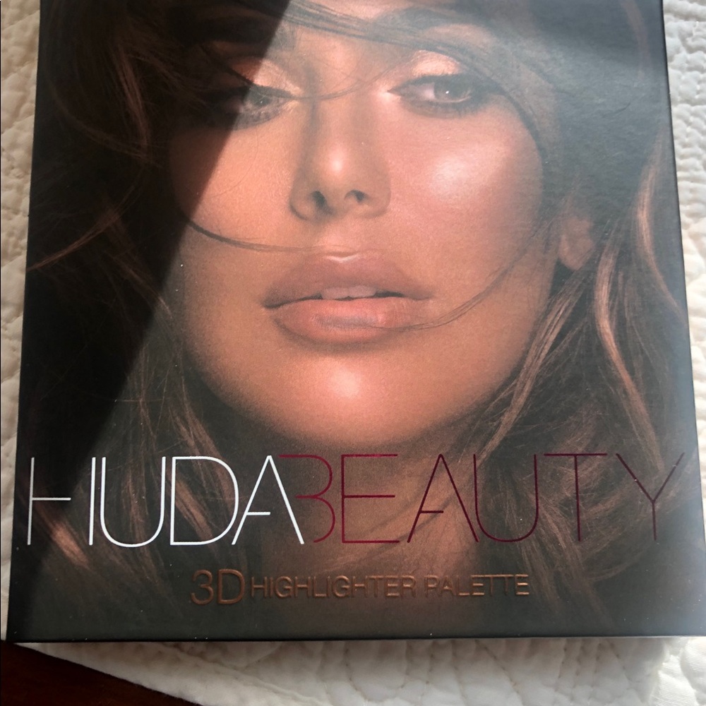 HUDAbeauty 3D Highlighter Palette